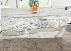 Fourniture dalles 0.8 cm en marbre CALACATTA A0273. Détail image photos 