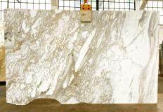 Fourniture dalles brillantes 2 cm en marbre naturel GOLDEN CALACATTA U0404. Détail image photos 